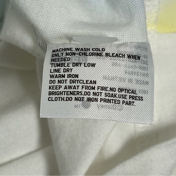 Uniqlo UT x Disney Disnep Hologram Original T-shirt - Picture 6 of 10